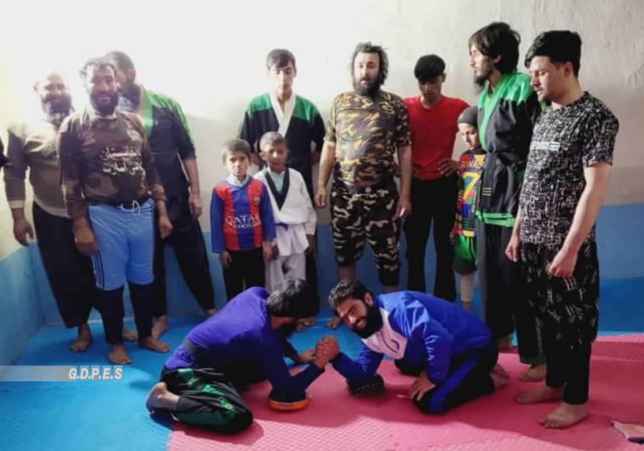 زابل؛ شاجوی ولسوالۍ کې د ۲۵ ورزشکارانو ترمنځ د لاس چپه کولو سيالۍ وشوې