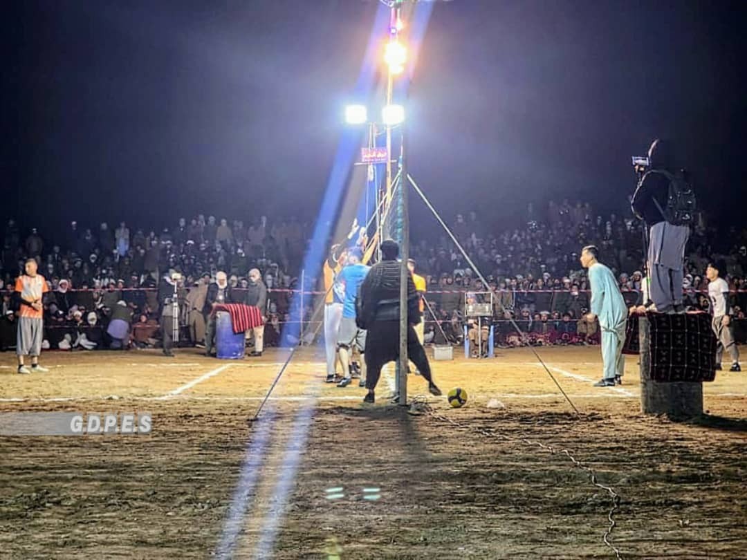 بلخ؛ دولت آباد ولسوالۍ کې د ۵ لوبډلو ترمنځ د واليبال سيالۍ وشوې