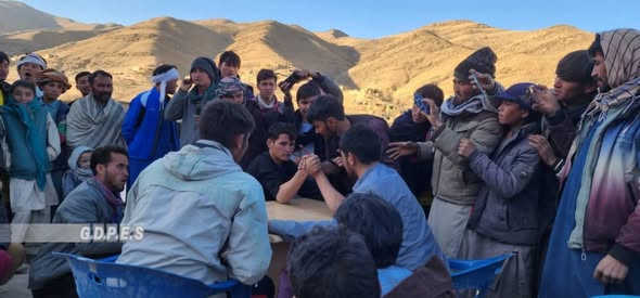 دایکندی؛ مسابقات دست کشتی با اشتراک ۲۱ ورزشکار در ولسوالی خدیر برگزار گردید