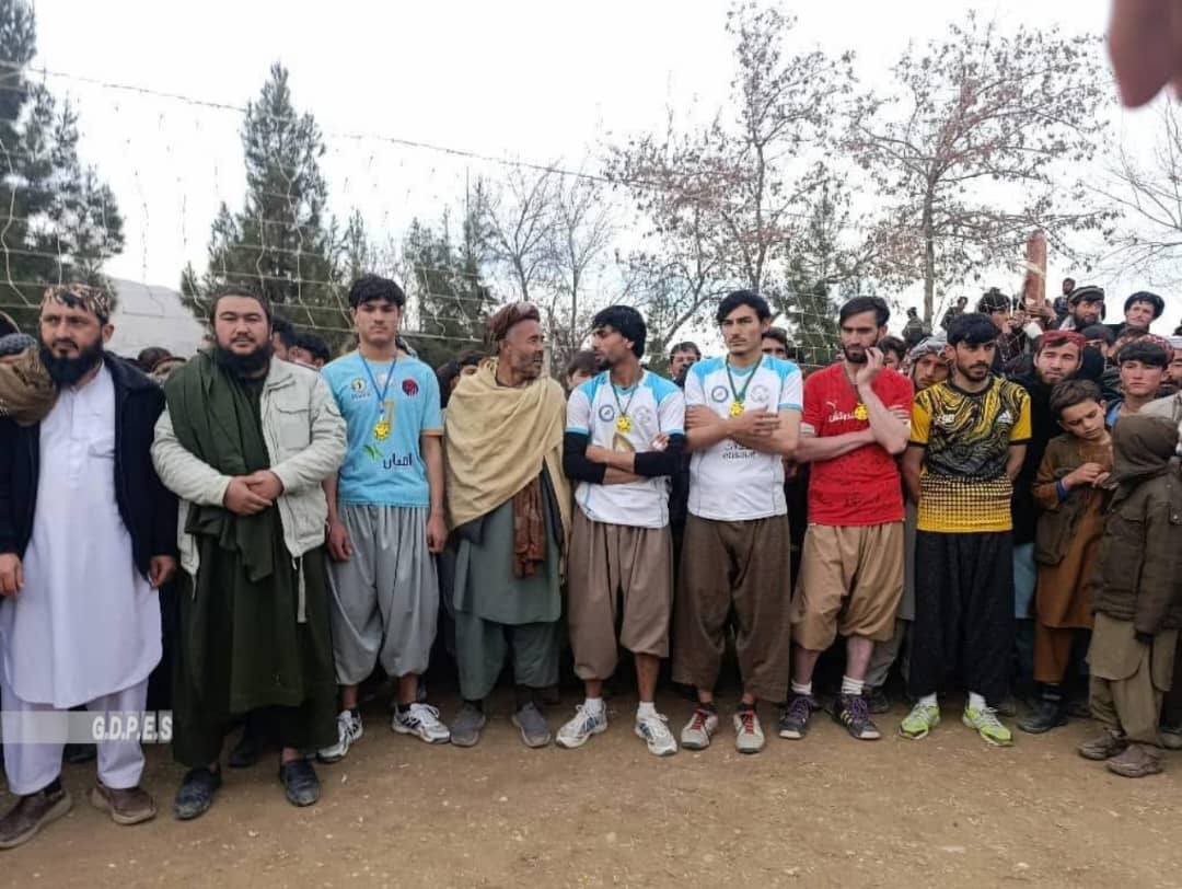 بغلان؛ دهنه غوري ولسوالۍ کې د ۱۲ لوبډلو ترمنځ د واليبال سيالۍ پای ته ورسېدې