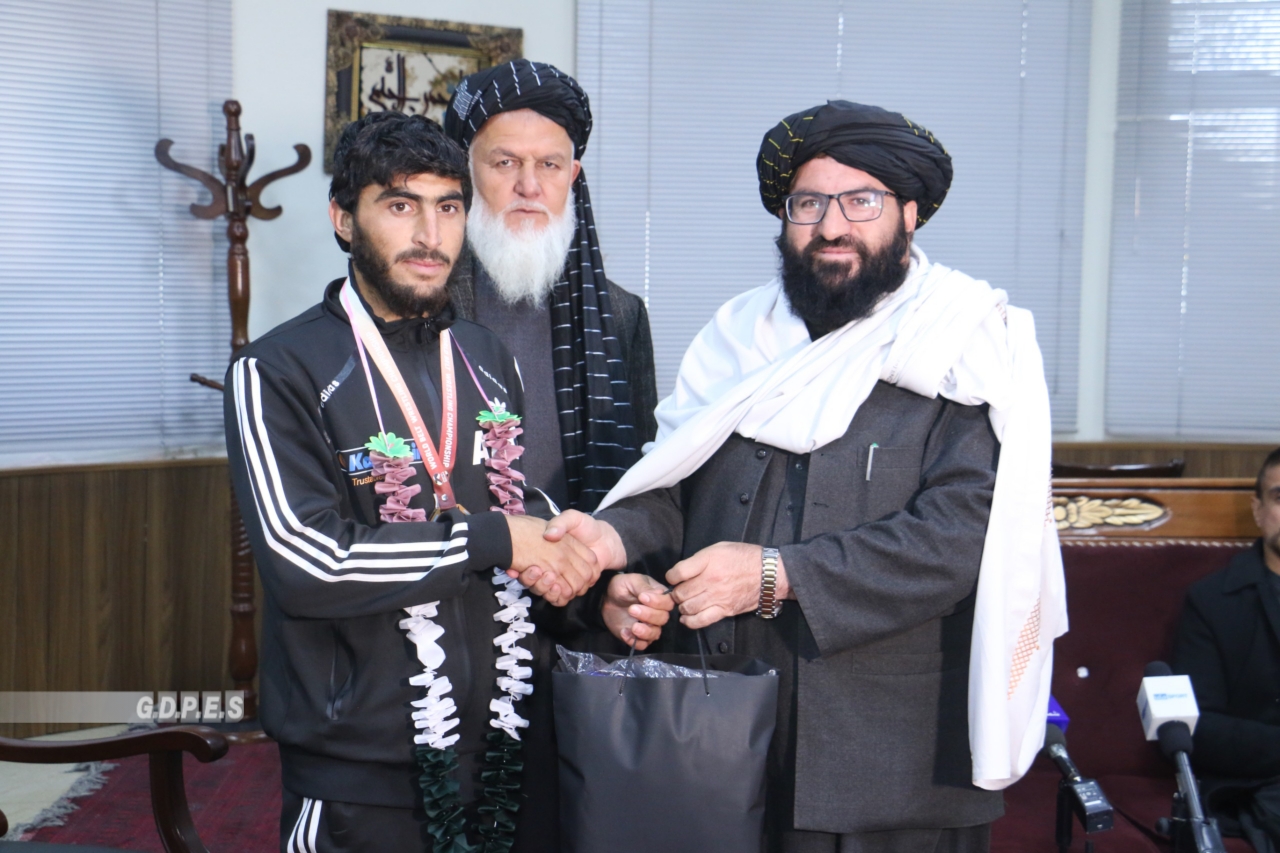 کابل؛ تقدیر و تشویق ورزشکاران کشتی رستمی و وزنه‌برداری از رقابت‌های بیرون‌مرزی