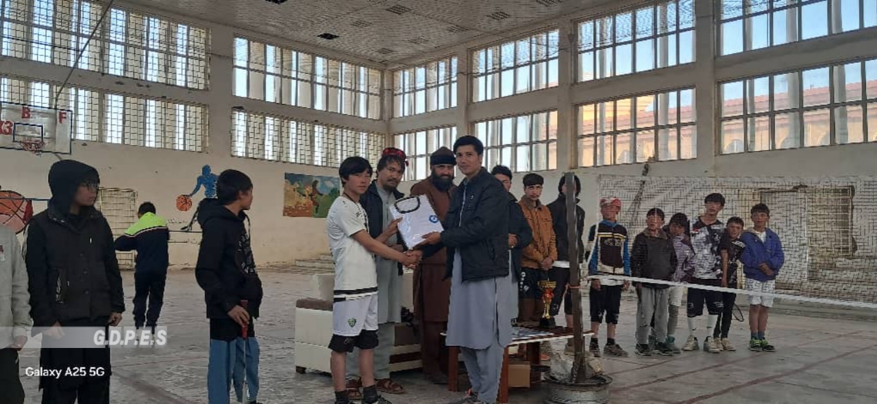 بامیان؛ رقابت های بدمنتون با اشتراک ۱۲ تن در مرکز شهر این ولایت به پایان رسید