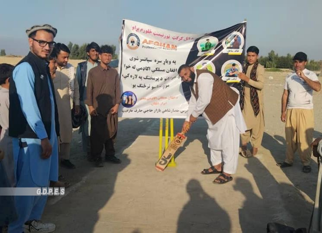 ننګرهار؛ روداتو ولسوالۍ کې د ۳۰ لوبډلو ترمنځ د ټېپ بال کرېکټ سیالۍ پیل شوې