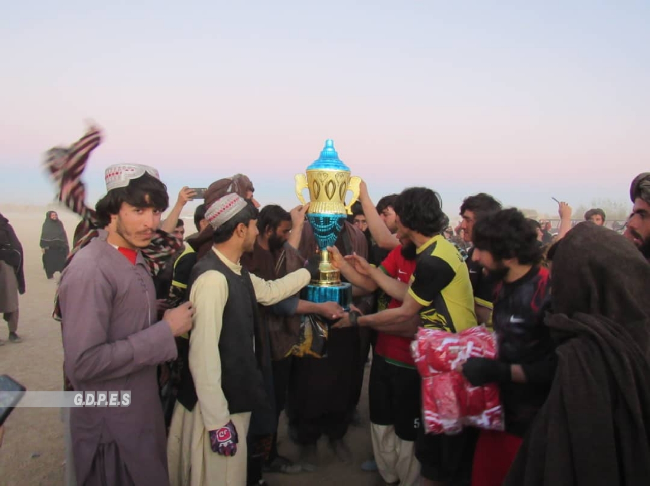 غزنی؛ مسابقات فوتبال میان ده تیم با قهرمانی تیم گاری روشن به پایان رسید