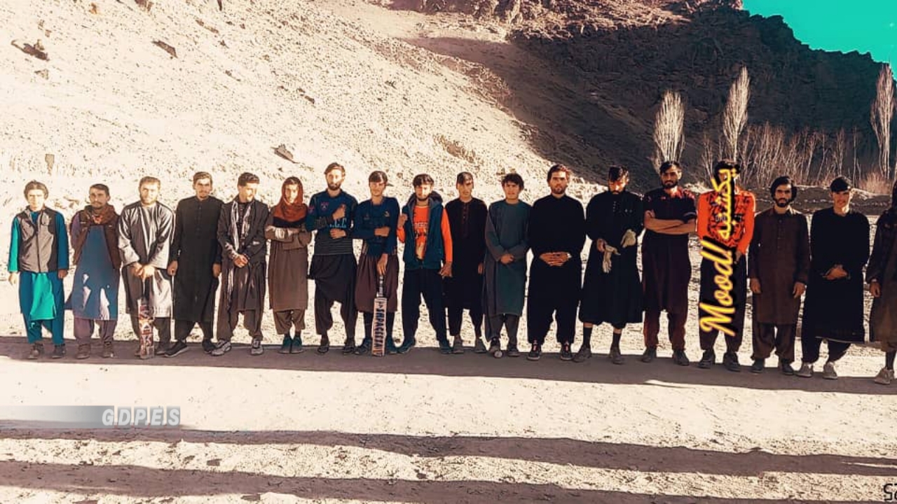 میدان وردګ؛ دایمیرداد ولسوالۍ کې د ۱۲ لوبډلو ترمنځ د ټېپ بال کرېکټ سیالۍ پای ته ورسېدې