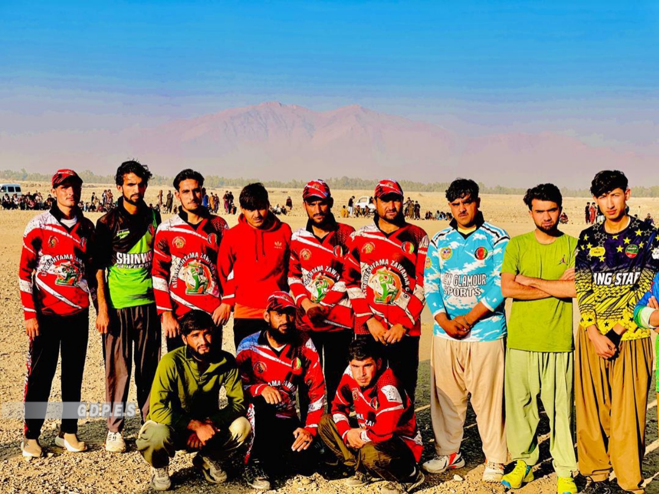 ننګرهار؛ شینوارو ولسوالۍ کې د ۲۰ لوبډلو ترمنځ د ټېپ بال کرېکټ سیالۍ پای ته ورسېدې