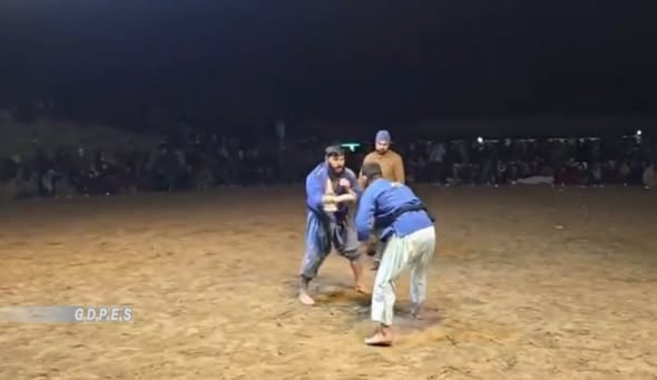 بلخ؛ کلدار ولسوالۍ کې د ٨٠ کورشکارانو ترمنځ د کورش سیمه ییزې سیالۍ ترسره شوې