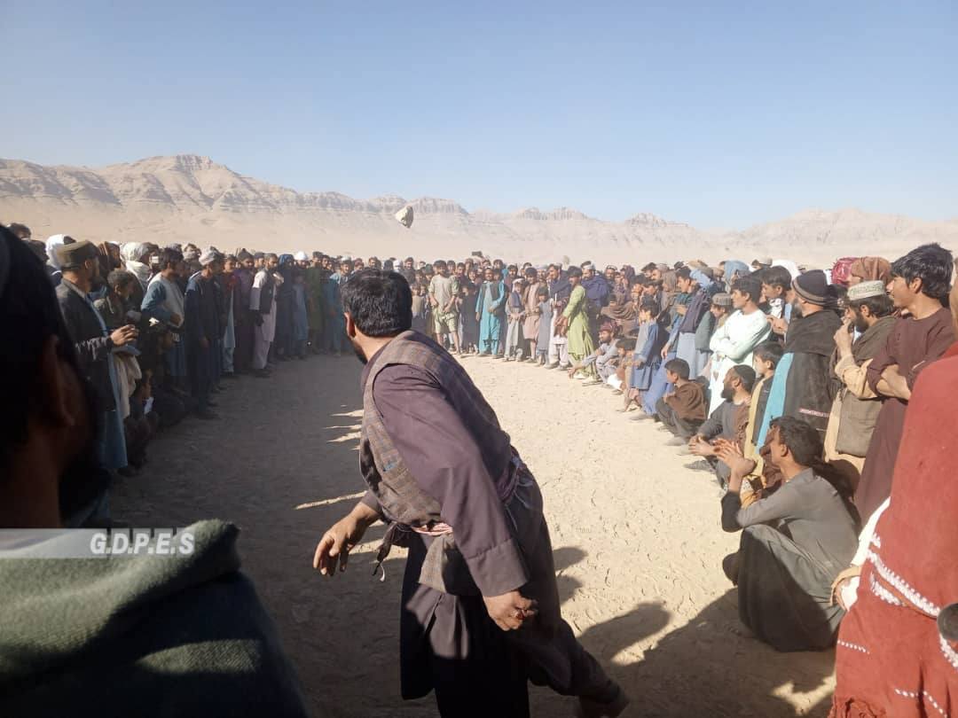 دایکندی؛ مسابقات پرتاب سنگ با اشتراک ۳۰ ورزشکار در ولسوالی کجران برگزار گردید