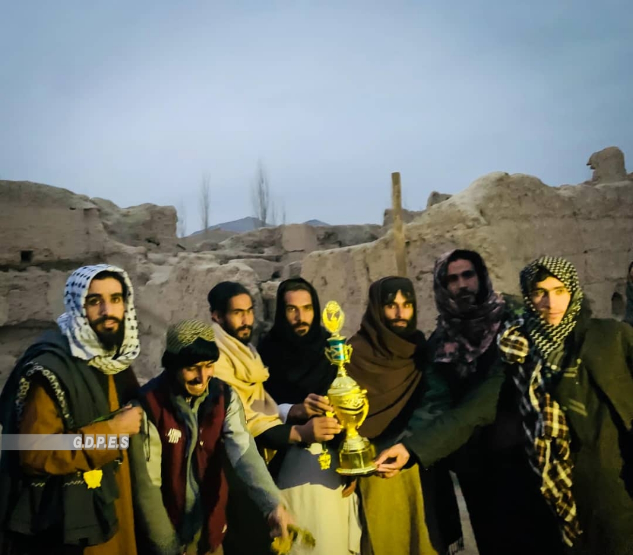 میدان وردګ؛ چک ولسوالۍ کې د ١٦ لوبډلو ترمنځ د والیبال سیالۍ پای ته ورسېدې