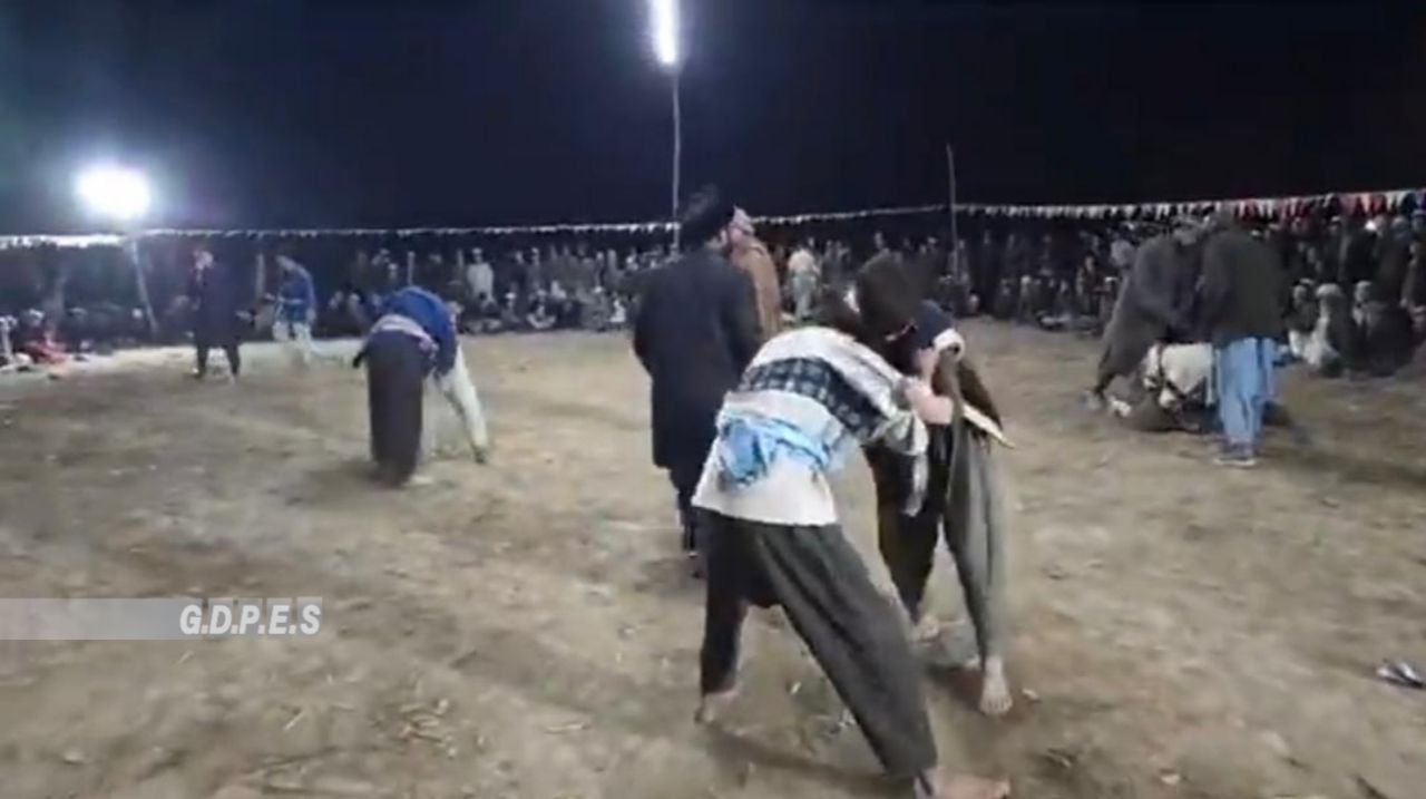 بلخ؛ دولت آباد ولسوالۍ کې د ۸۰ کورشکارانو ترمنځ د کورش سیمه ییزې سیالۍ ترسره شوې