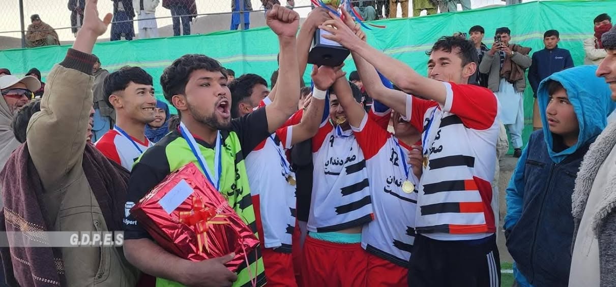 دایکندی؛ مسابقات فوتسال با اشتراک شانزده تیم با قهرمانی تیم کلینیک دندان صحت به پایان رسید