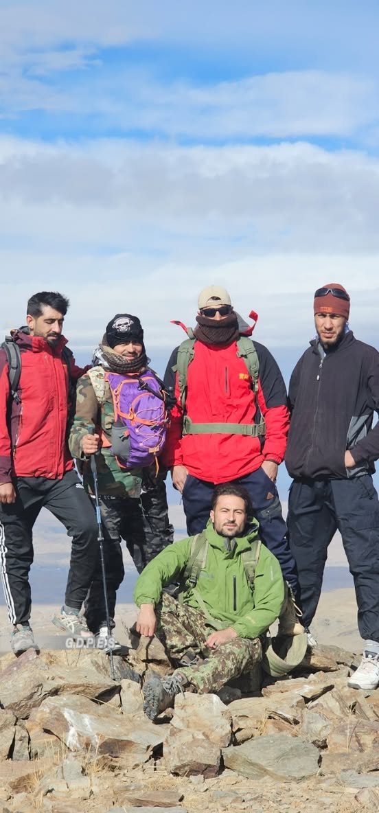 غور؛ تیم شش نفری کوهنوردان در سلسله کوه‌های سیاه کوه صعود نمودند