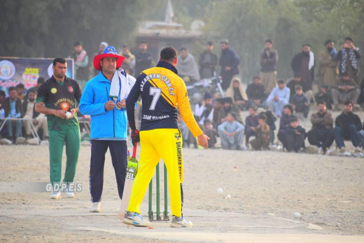 ننګرهار؛ مومند درې ولسوالۍ کې د ۷۰ لوبډلو ترمنځ د ټېپ بال کرېکټ سیالۍ پیل شوې