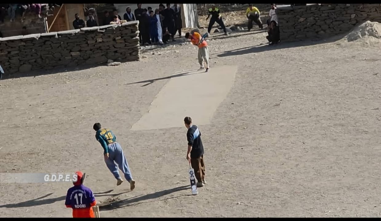 نورستان؛ وایګل ولسوالۍ کې د ۲۴ لوبډلو ترمنځ د ټېپ بال کرېکټ سیالۍ پيل شوې