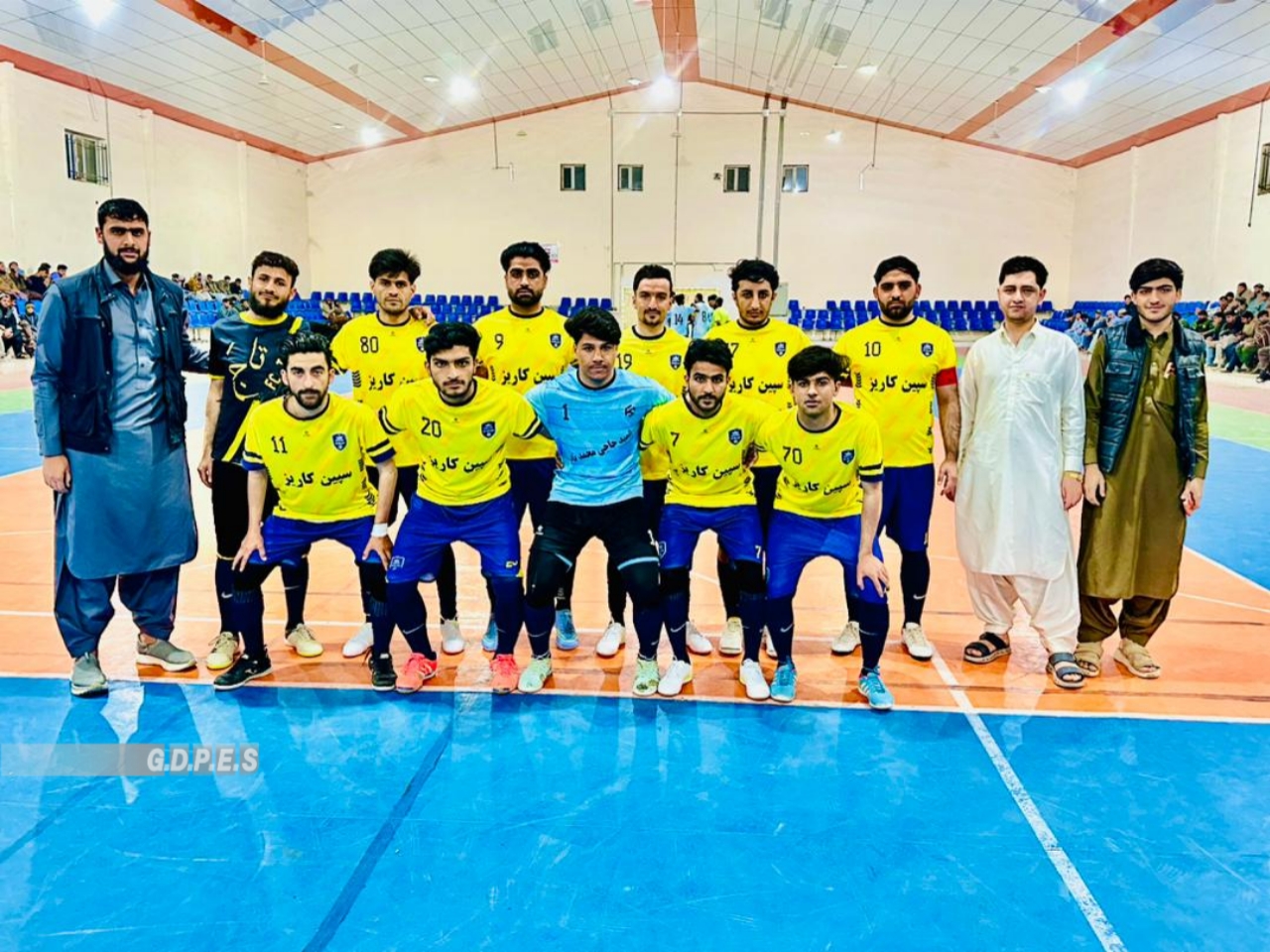 نیمروز؛ مرکز زرنج ښار کې د اتو لوبډلو ترمنځ د فوټسال غوره ليګ سيالۍ پيل شوې