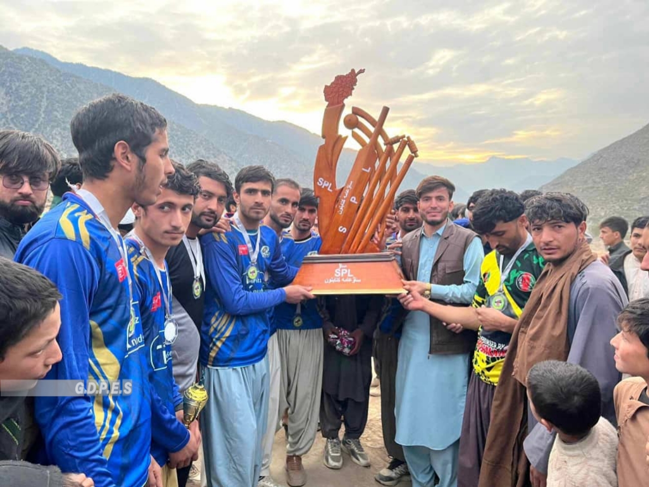 کونړ؛ ناړۍ ولسوالۍ کې د ۲۴ لوبډلو ترمنځ د ټېپ بال کرېکټ سیالۍ پای ته ورسېدې