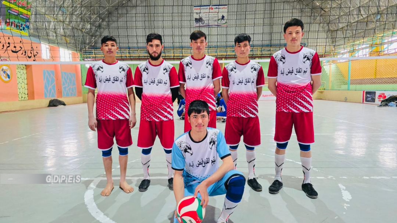 جوزجان؛ اقچه ولسوالۍ کې د اتو لوبډلو ترمنځ د واليبال سيالۍ پيل شوې