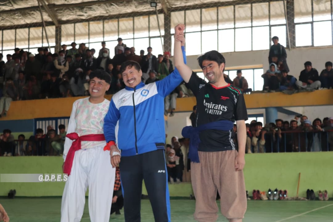 دایکندی؛ مسابقات کشتی رستمی با اشتراک ۱۸ ورزشکار در ولسوالی میرامور برگزار گردید