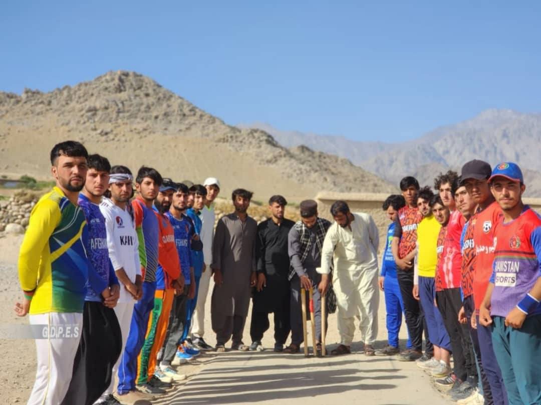 کاپیسا؛ رقابت‌های تیپ بال کرکت با اشتراک ۱۲ تیم در شهر محمودراقی آغاز شد