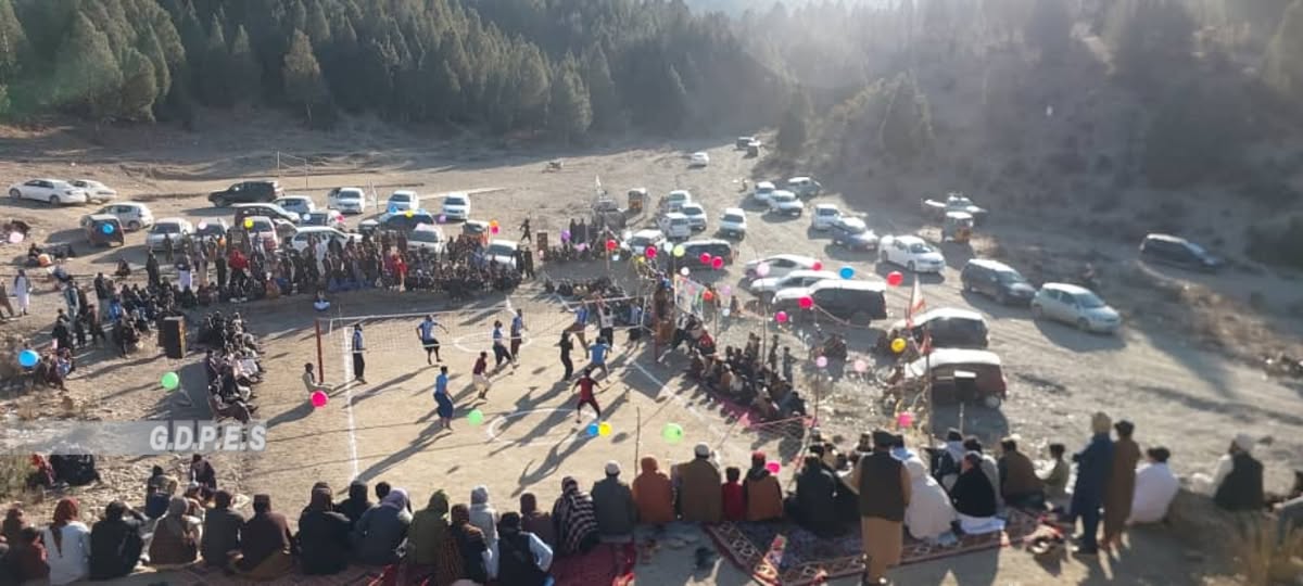 پکتیا؛ څمکنیو ولسوالۍ کې د ۳۰ لوبډلو ترمنځ د والیبال سیالۍ پای ته ورسېدې