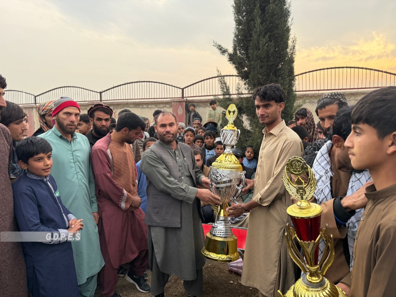 لغمان کې د ۴۴ لوبډلو ترمنځ د ټېپ بال کرېکټ سیالۍ پای ته ورسېدې