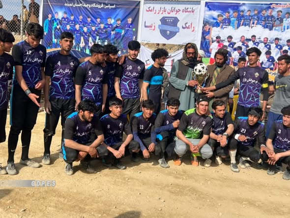 غزنی؛ رقابت های فوتبال با اشتراک ۱۲ تیم در ولسوالی ده‌یک پایان یافت