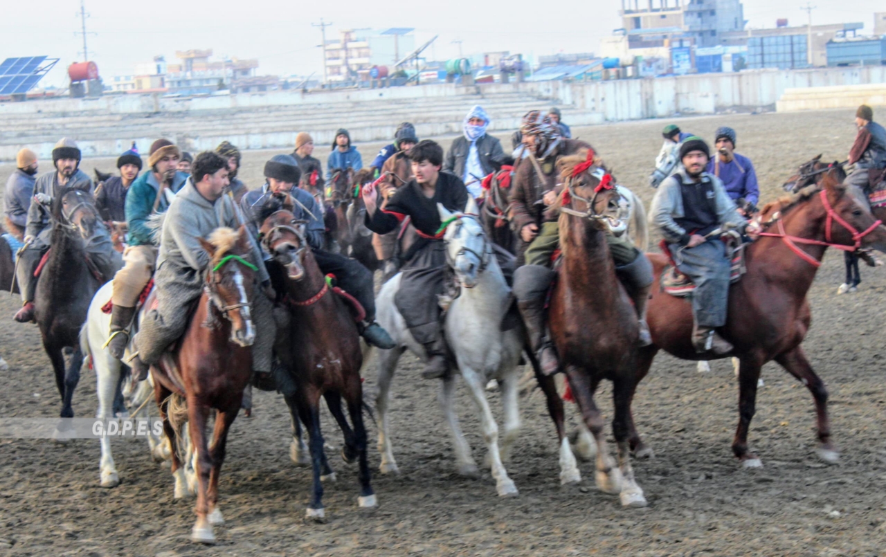بلخ؛ برگزاری رقابت‌های بزکشی میان ۴۰ چاپنداز در شهر مزار شريف