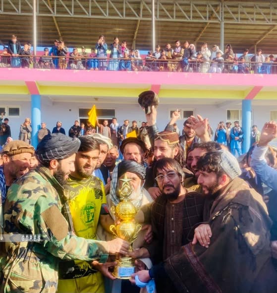 کاپیسا؛ پایان لیگ برتر فوتبال بین ۱۰ تیم