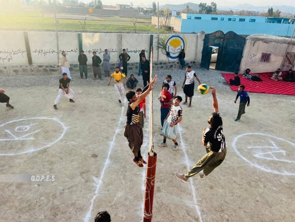 خوست کې د ٢٤ لوبډلو ترمنځ د والیبال سیالۍ پیل شوې