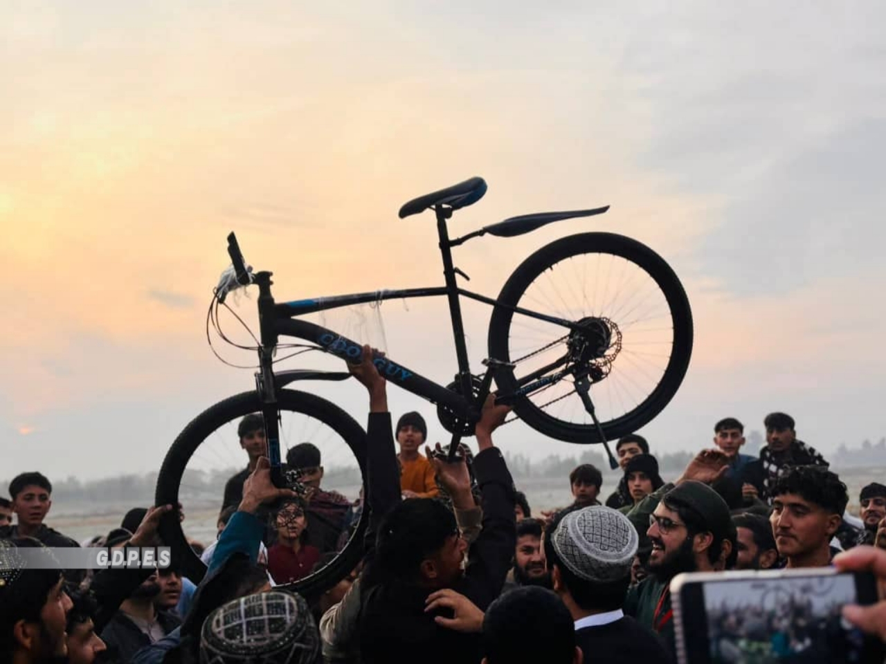 لغمان؛ قرغیو ولسوالۍ کې د ۳۲ لوبډلو ترمنځ د ټېپ بال کرېکټ سیالۍ پای ته ورسېدې