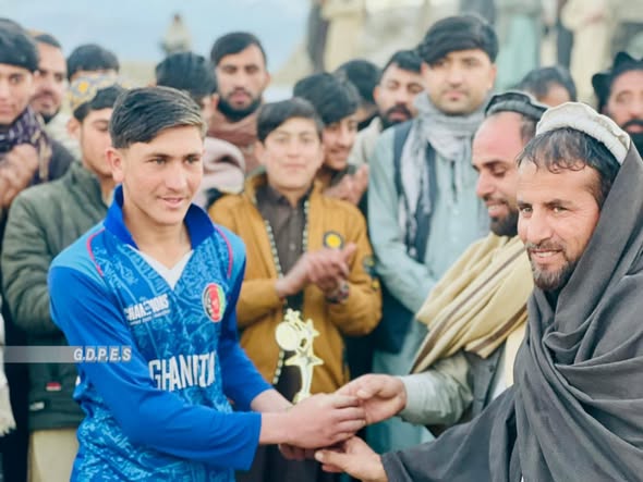 ننګرهار؛ کوټ ولسوالۍ کې د ۳۲ لوبډلو ترمنځ د ټېپ بال کرېکټ سیالۍ پای ته ورسېدې