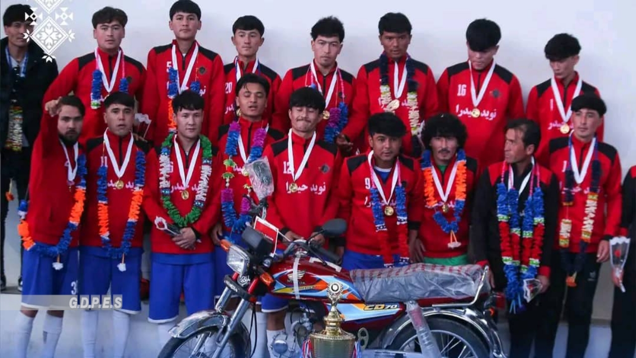 غزنی؛ تیم نوید حیدرا قهرمان مسابقات فوتسال در ولسوالی جاغوری شد