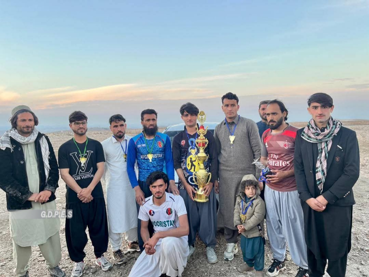 ننګرهار؛ نازیان ولسوالۍ کې د ۲۴ لوبډلو ترمنځ د ټېپ بال کرېکټ سیالۍ پای ته ورسېدې