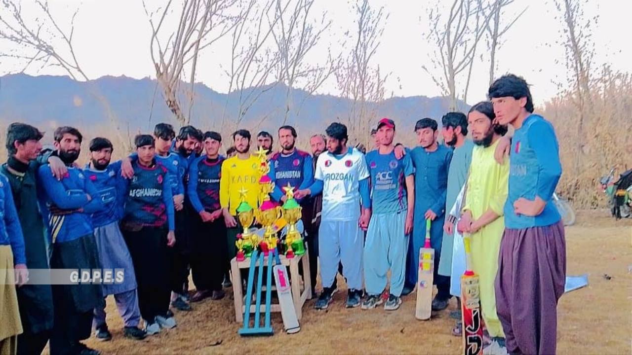 ارزگان؛ خاص ارزگان ولسوالۍ کې د پنځو لوبډلو ترمنځ د ټېپ بال کرېکټ سيالۍ پای ته ورسېدې