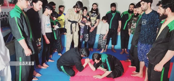 زابل؛ شاجوی ولسوالۍ کې د ۳۰ ورزشکارانو ترمنځ د لاس چپه کولو سیالۍ ترسره شوې