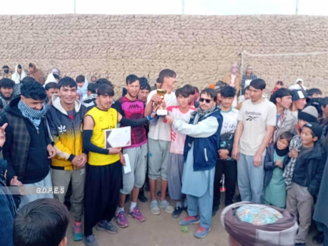 بامیان کې د ۱۰ لوبډلو ترمنځ د والیبال ژمنۍ سیالۍ پای ته ورسېدې