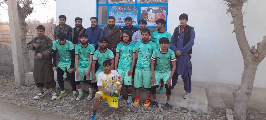 کندز ؛ چهاردرې ولسوالۍ کې د ١٢ لوبډلو ترمنځ د فوټبال سيالۍ پای ته ورسېدې