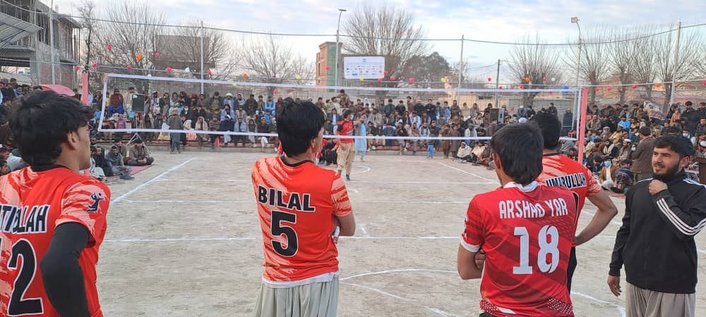 خوست کې د ١٤ لوبډلو ترمنځ د والیبال سیالۍ پای ته ورسېدې