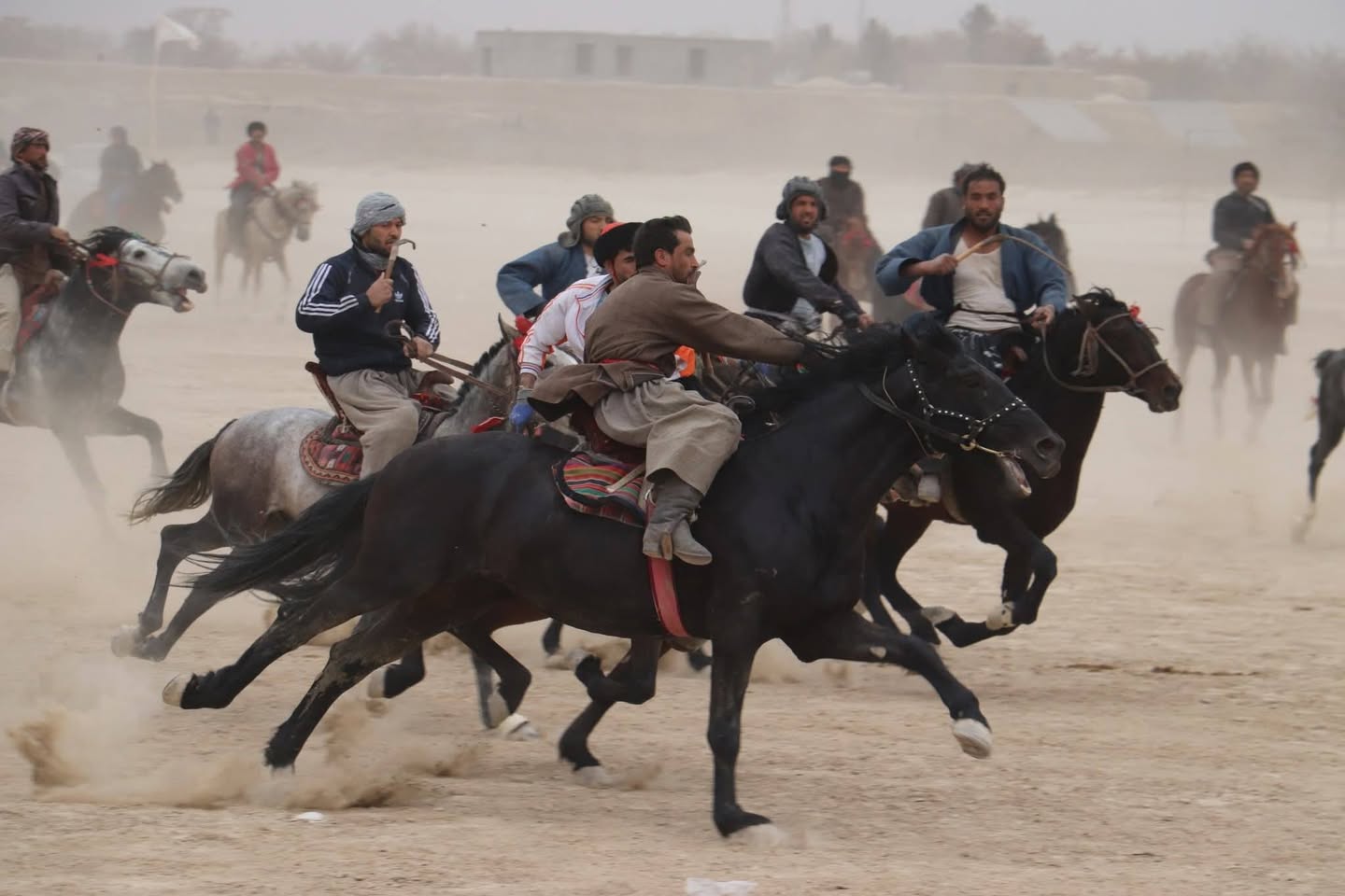 بلخ ؛ برگزاری رقابت‌های بزکشی میان ۵۰ چاپنداز در ولسوالی شولگره