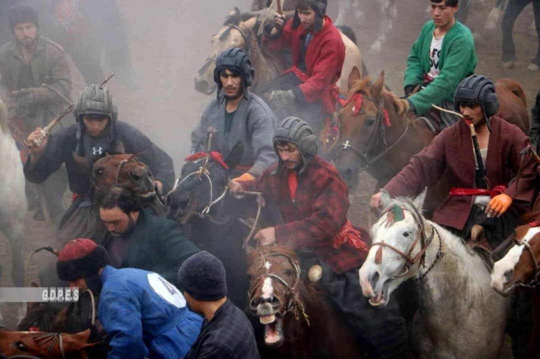 تخار؛ رقابت‌های بزکشی با اشتراک ۸۰ چاپنداز در ولسوالی خواجه بهاءالدین پایان یافت