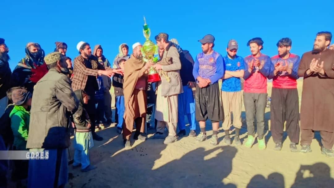 پکتیکا؛ مټاخان ولسوالۍ کې د ٢٠لوبډلو ترمنځ د ټېپ بال کرېکټ سیالۍ پای ته ورسېدې