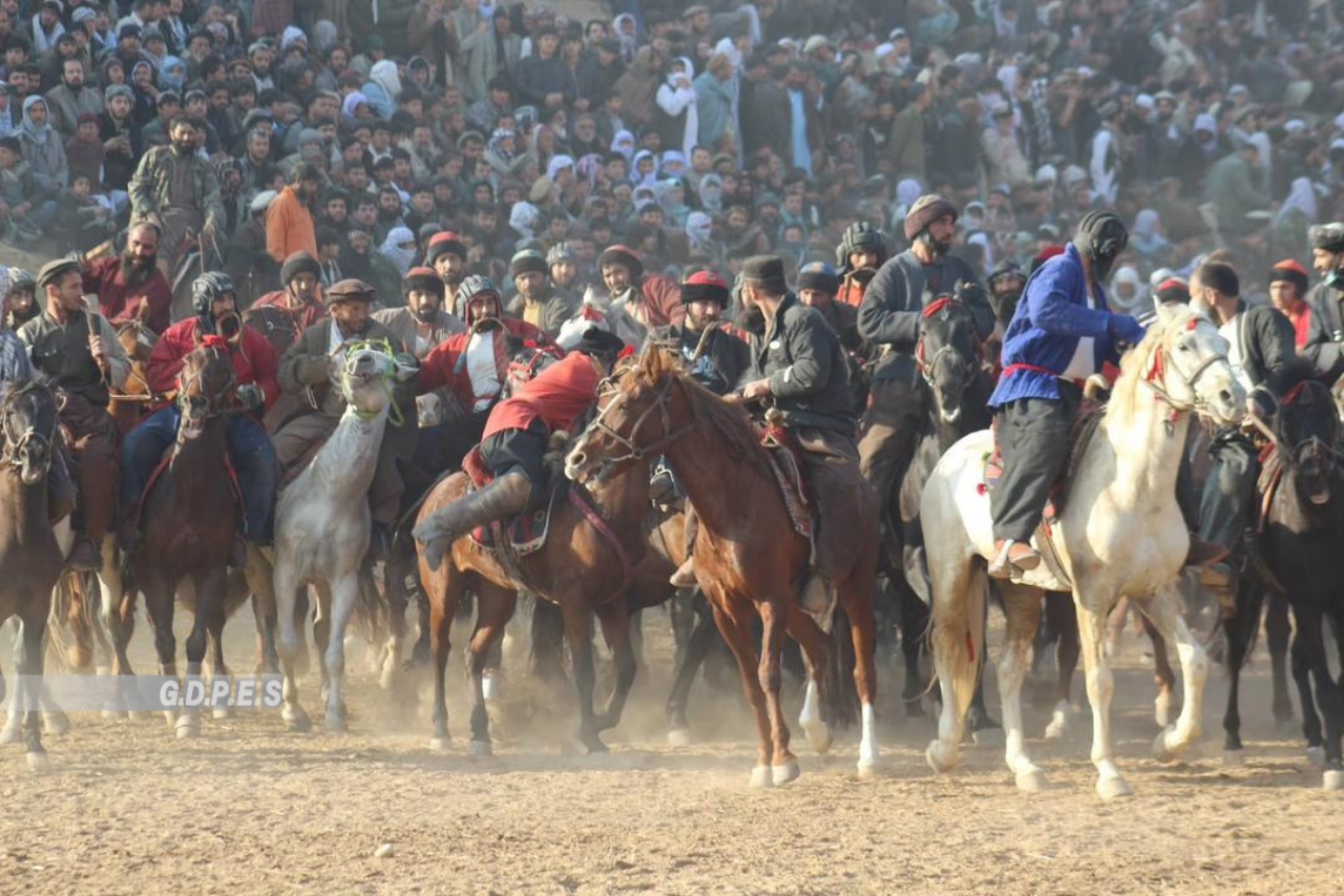 مسابقات بزکشی با اشتراک چاپندازان از پنج ولایت در ولسوالی بغلان مرکزی ولایت بغلان به پایان رسید