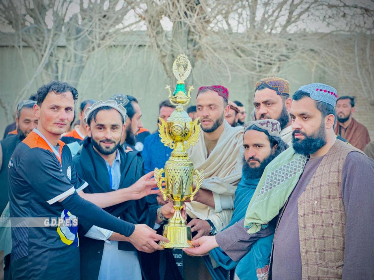 ننګرهار؛ خوږیاڼو ولسوالۍ کې د ۱۶ لوبډلو ترمنځ د والیبال سیالۍ پای ته ورسېدې