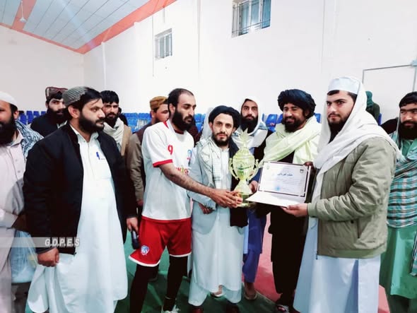 نیمروز؛ رقابت های فوتسال با اشتراک ۸ تیم مدارس دینی در مرکز پایان یافت