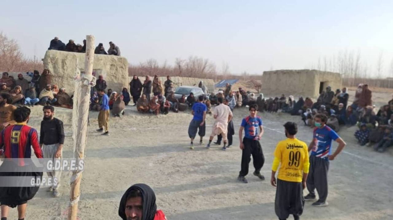 اولین دور مسابقات والیبال میان ده تیم در ولسوالی سرخ پارسای ولایت پروان برگزار گردید