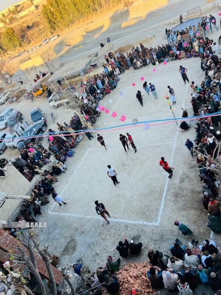 خوست؛ نادرشاه کوټ ولسوالۍ کې د ١٦ لوبډلو ترمنځ د والیبال سیالۍ پای ته ورسېدې