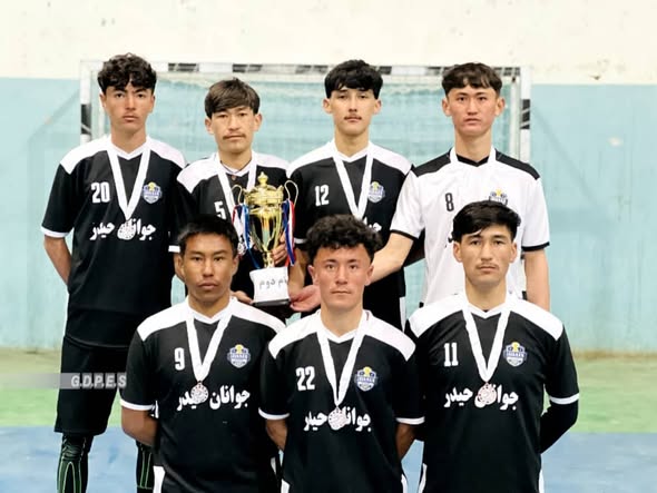 غزنی؛ تیم ستارگان احمد لومان قهرمان مسابقات والیبال در ولسوالی جاغوری شد!