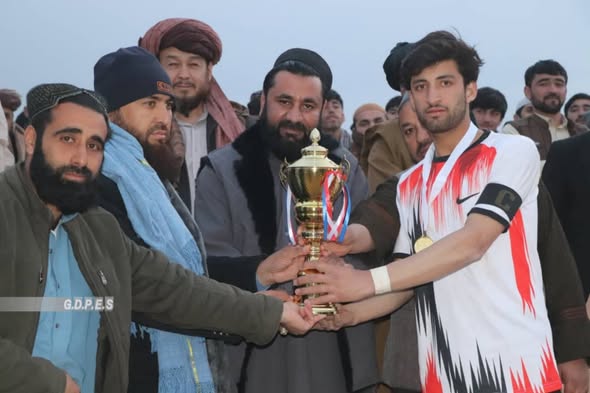 سرپل؛ سانچارک ولسوالۍ کې د اتو لوبډلو ترمنځ د فوټبال سيالۍ پای ته ورسېدې