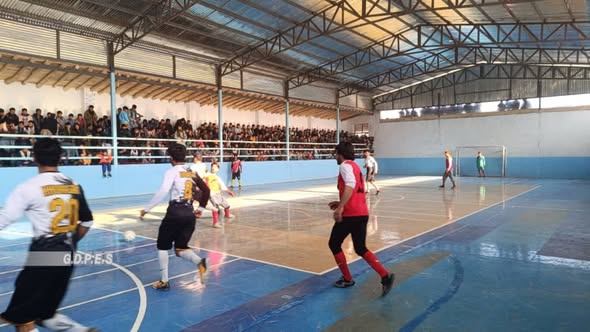 غور؛ ساغر ولسوالۍ کې د ۲۸ لوبډلو ترمنځ د فوټسال سيالۍ پيل شوې