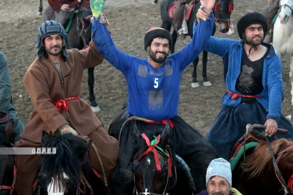 بلخ ؛ برگزاری رقابت‌های بزکشی میان ۴۰ چاپنداز در شهر مزار شريف